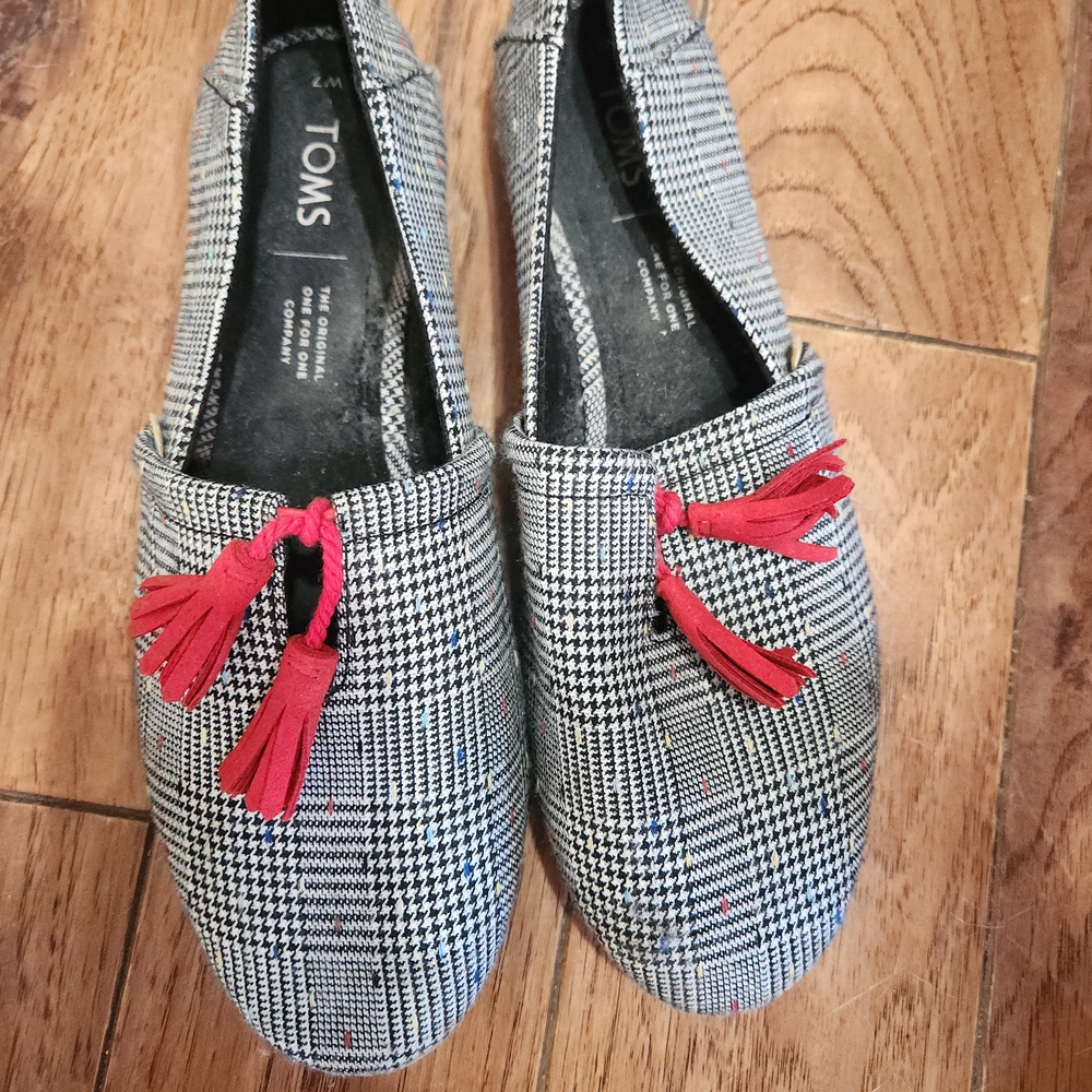 TOMS Plaid Tassel Slip-On Flats with Red Tassels Sz 7 Dress Up Or Casual Wear